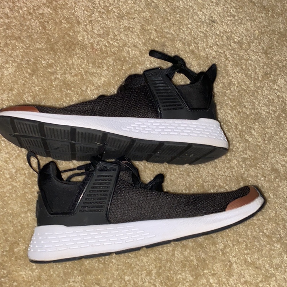 Puma Running Shoes - Picture 4 of 5